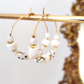 Boucles d'oreille créoles blanc et or - Bijou précieux