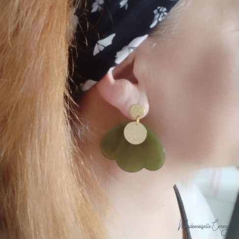 Boucles d'oreille pétales de fleur vert  - Bijou tendance